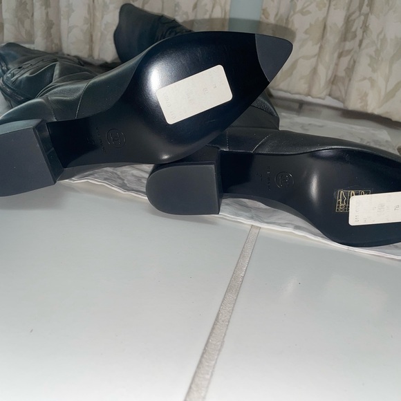 New Authentic Chanel thigh high boots with motifs - Picture 4 of 6